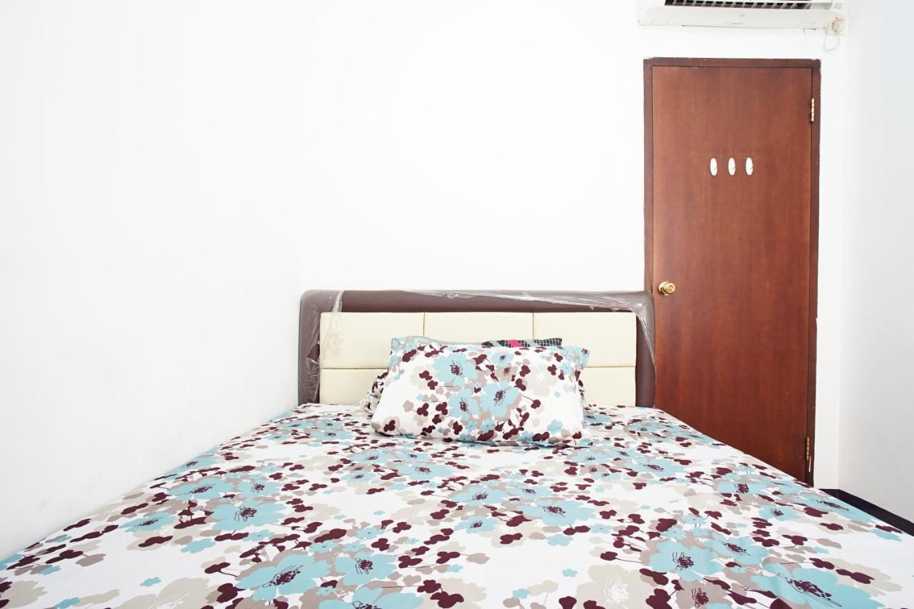 Mediterania Garden Residence I Giacarta Esterno foto